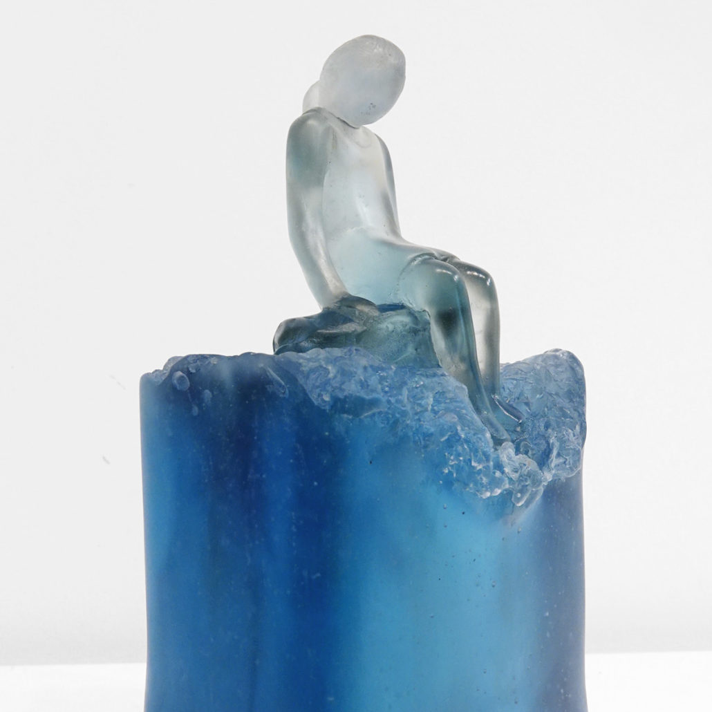 Kathryn Bartlett is a New Zealand sculptor working in glass and bronze available at Parnell Gallery